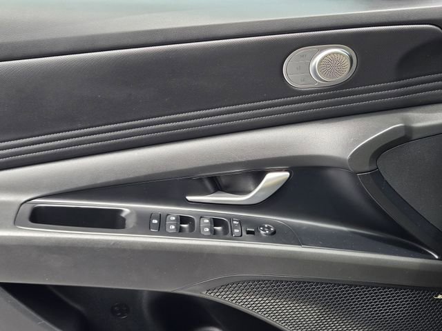 Used 2025 Hyundai Elantra Limited FWD image 22
