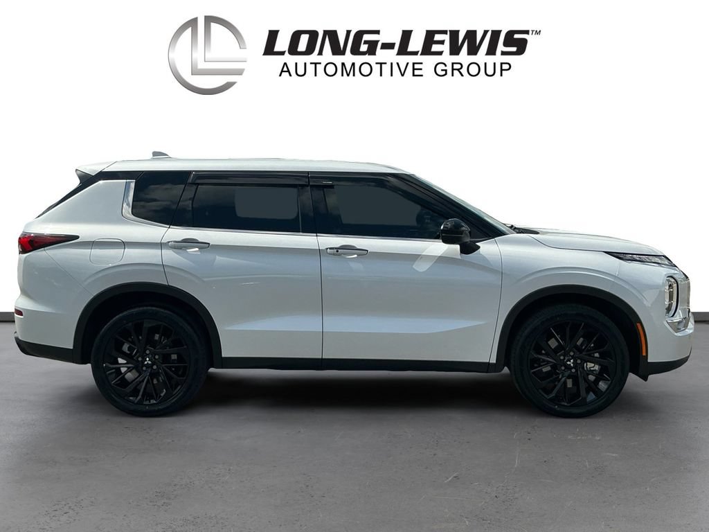 Used 2024 Mitsubishi Outlander SE Black Edition FWD image 8