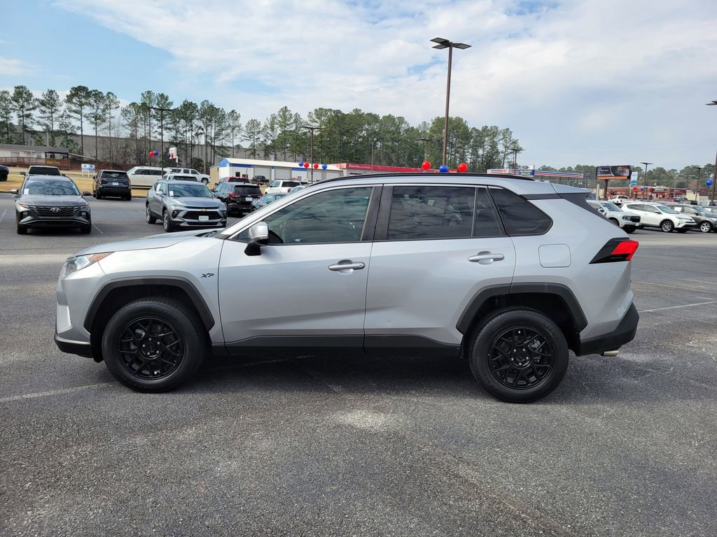 Used 2020 Toyota RAV4 XLE image 3