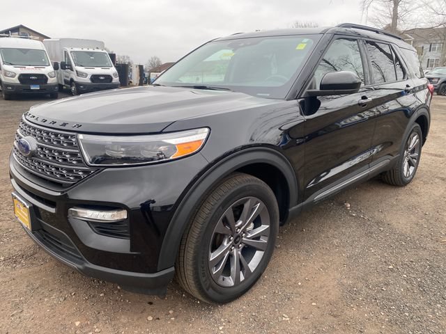 Certified 2022 Ford Explorer XLT w/ Equipment Group 202A AWD/4WD image 3