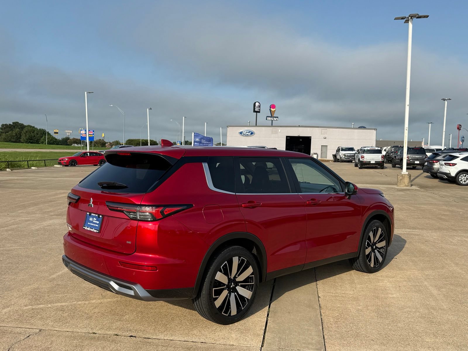 Used 2025 Mitsubishi Outlander SE FWD image 5