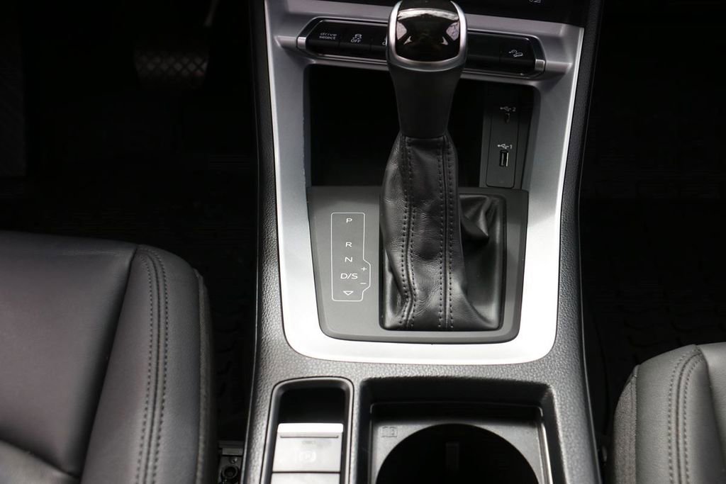 Used 2021 Audi Q3 2.0T Premium w/ Convenience Package AWD/4WD image 31
