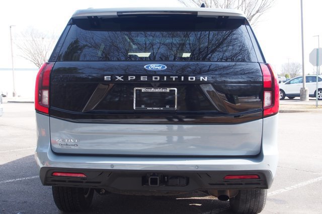 Certified 2025 Ford Expedition Active image 4