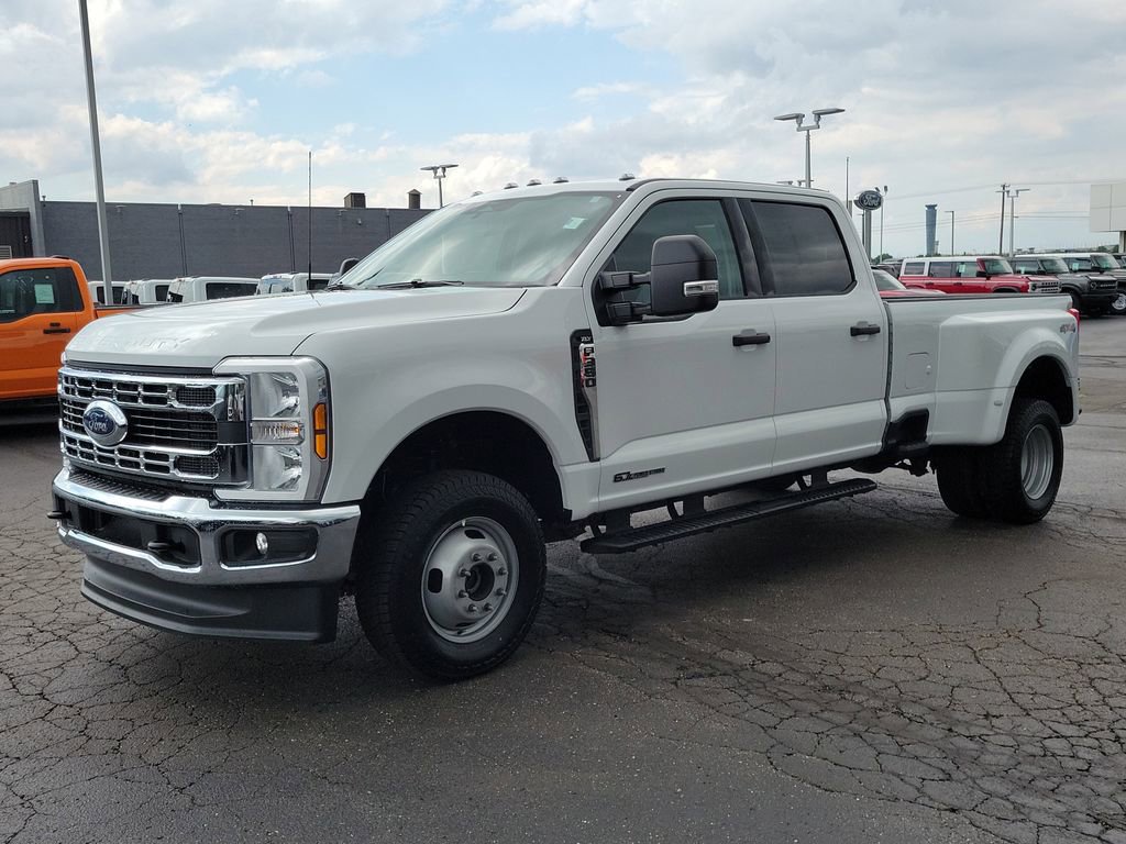 Certified 2025 Ford F350 XLT AWD/4WD image 8