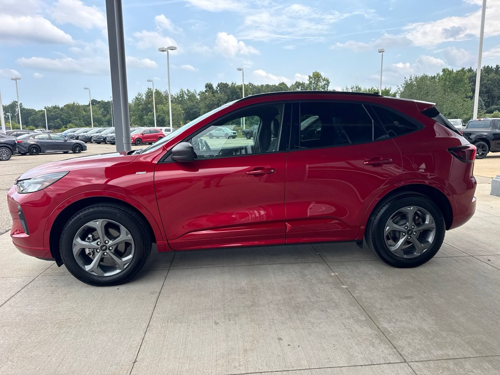 Certified 2024 Ford Escape ST-Line w/ Tech Pack #1 AWD/4WD image 4