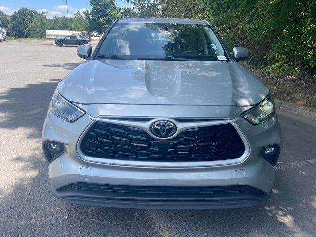 Used 2024 Toyota Highlander LE FWD image 8