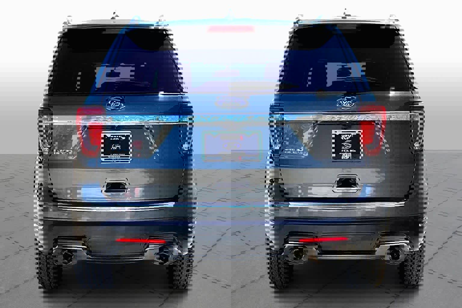 Certified 2019 Ford Explorer Limited w/ Class III Trailer Tow Package image 2