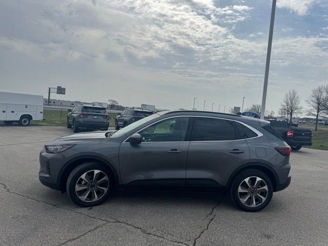 Certified 2024 Ford Escape Platinum w/ Class II Trailer Tow Package image 2