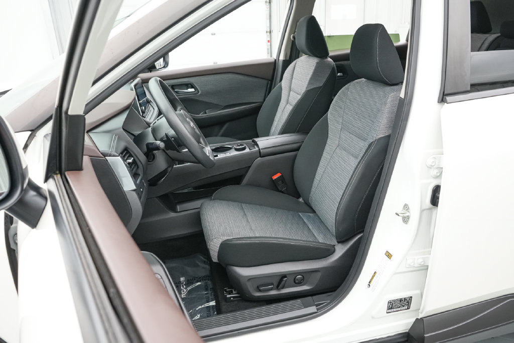 Used 2023 Nissan Rogue SV AWD/4WD image 11