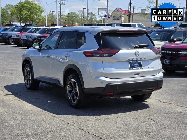 Used 2024 Nissan Rogue SV image 3