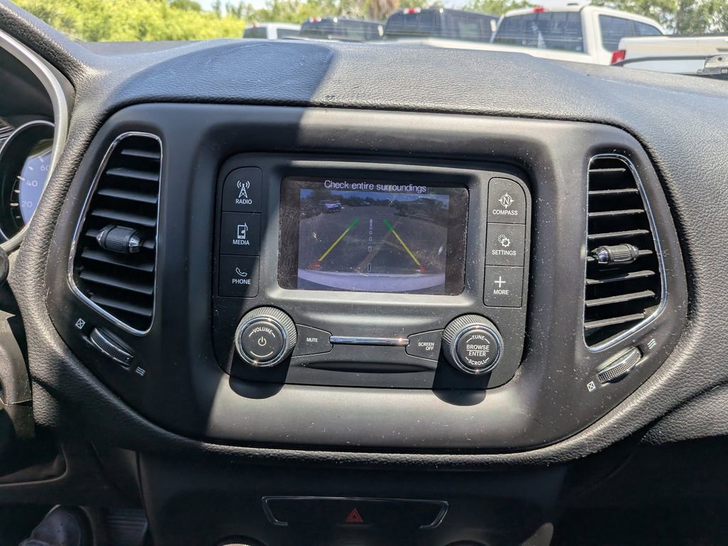 Used 2018 Jeep Compass Latitude FWD image 22