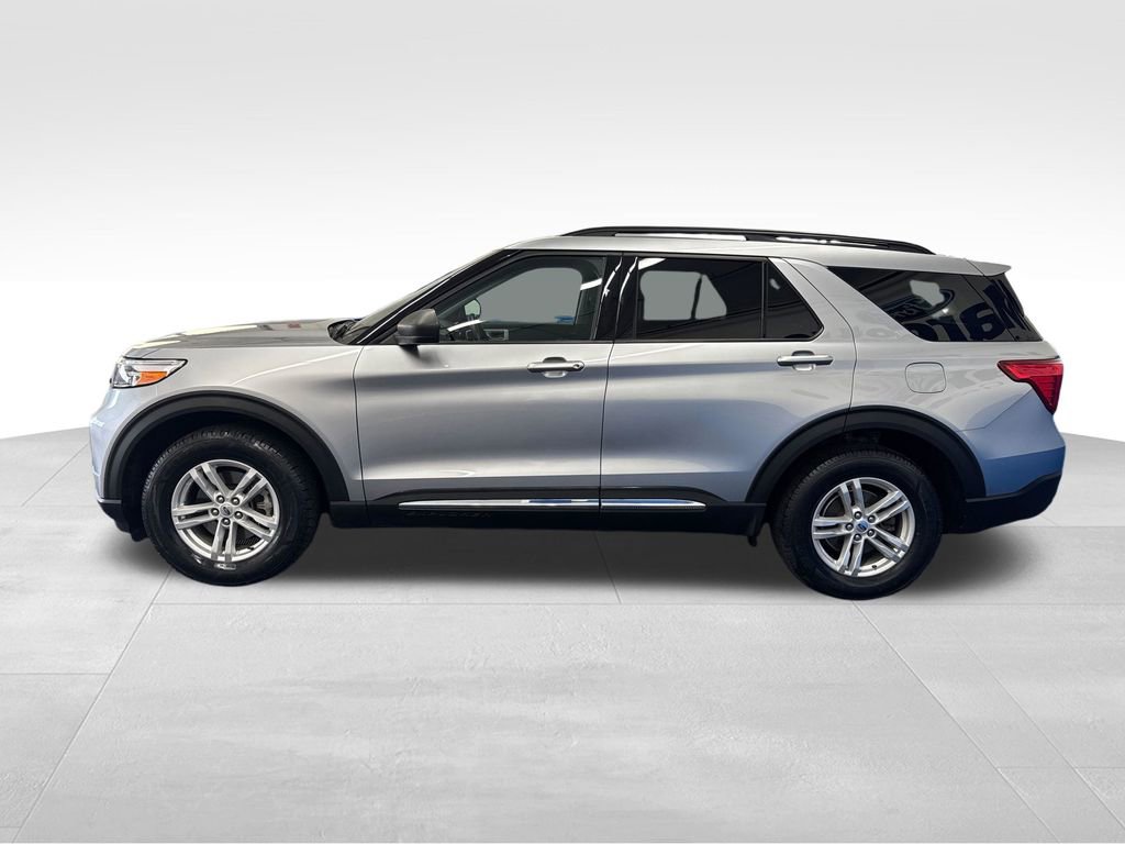 Certified 2021 Ford Explorer XLT w/ Equipment Group 202A AWD/4WD image 2