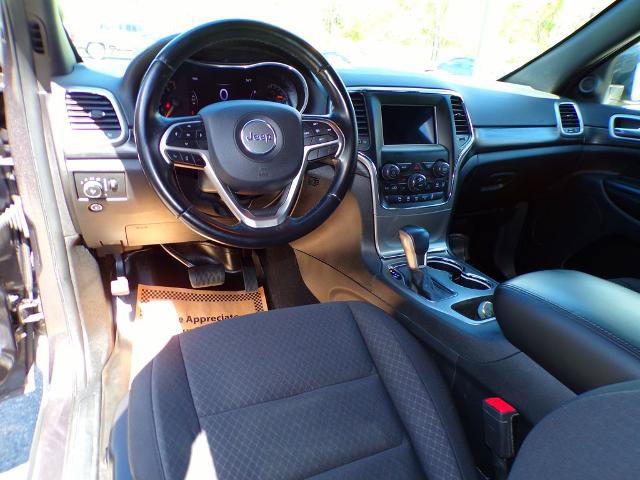 Used 2019 Jeep Grand Cherokee Laredo AWD/4WD image 16