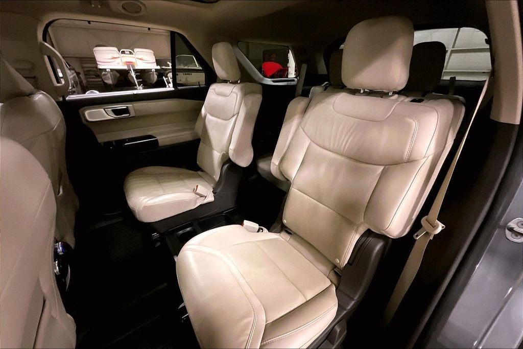 Certified 2021 Ford Explorer Platinum w/ Equipment Group 601A image 25