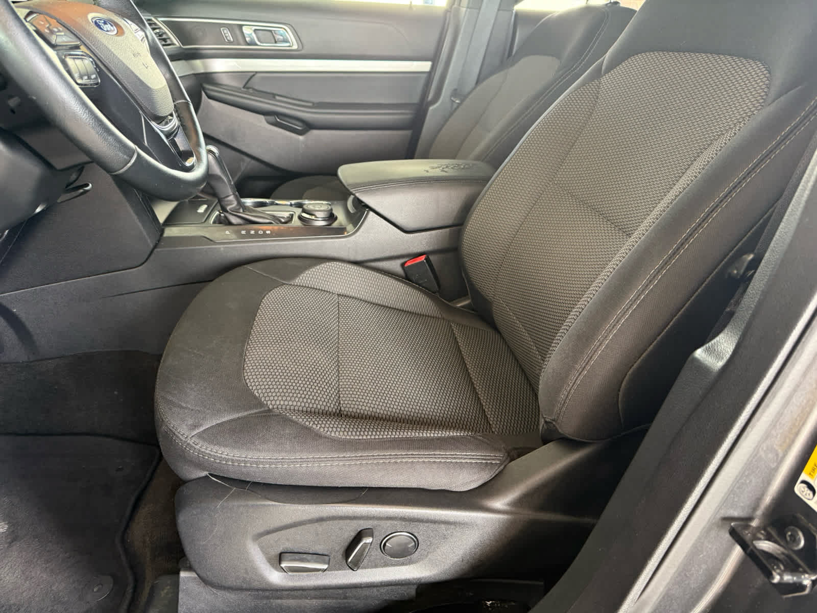 Certified 2017 Ford Explorer XLT AWD/4WD image 4