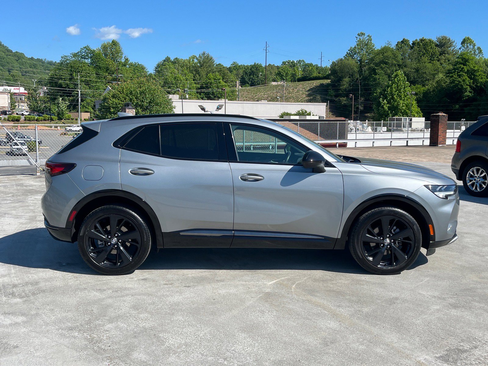 Used 2023 Buick Envision Essence w/ Sport Touring Package AWD/4WD image 2