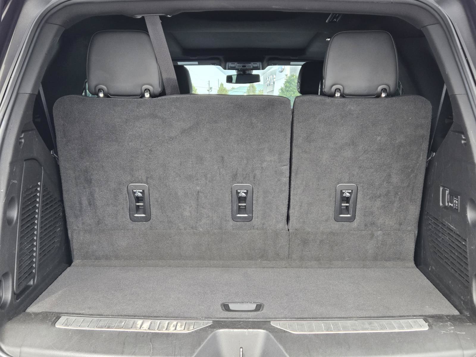 Used 2022 Chevrolet Tahoe Z71 w/ Luxury Package AWD/4WD image 11