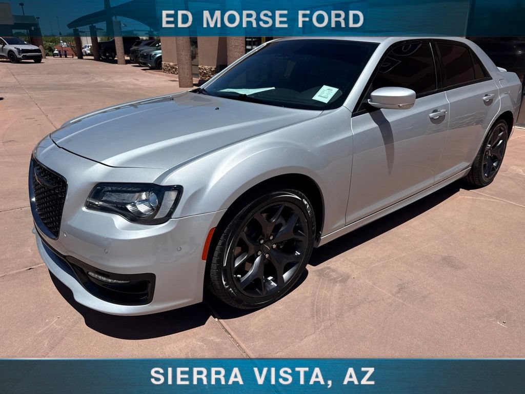 Used 2023 Chrysler 300 S w/ Comfort Group RWD image 2