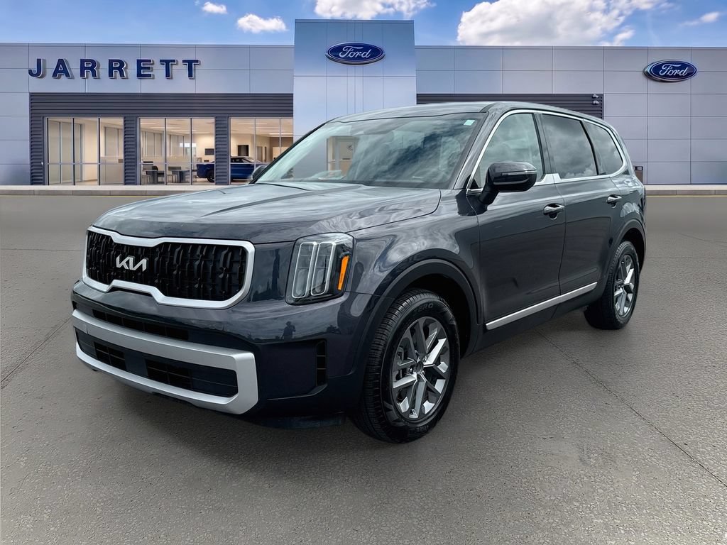 Used 2025 Kia Telluride LX FWD image 3