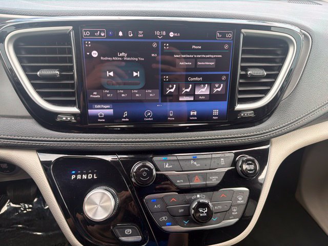 Used 2023 Chrysler Pacifica Touring-L FWD image 17