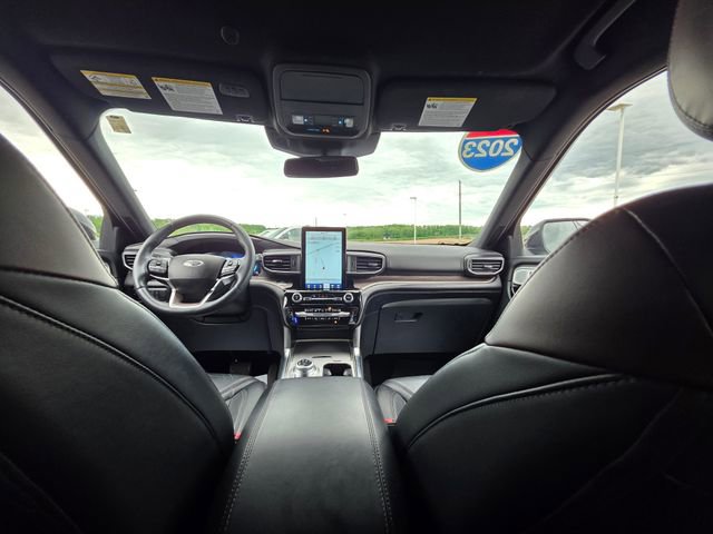 Certified 2023 Ford Explorer Platinum w/ Technology Package AWD/4WD image 40