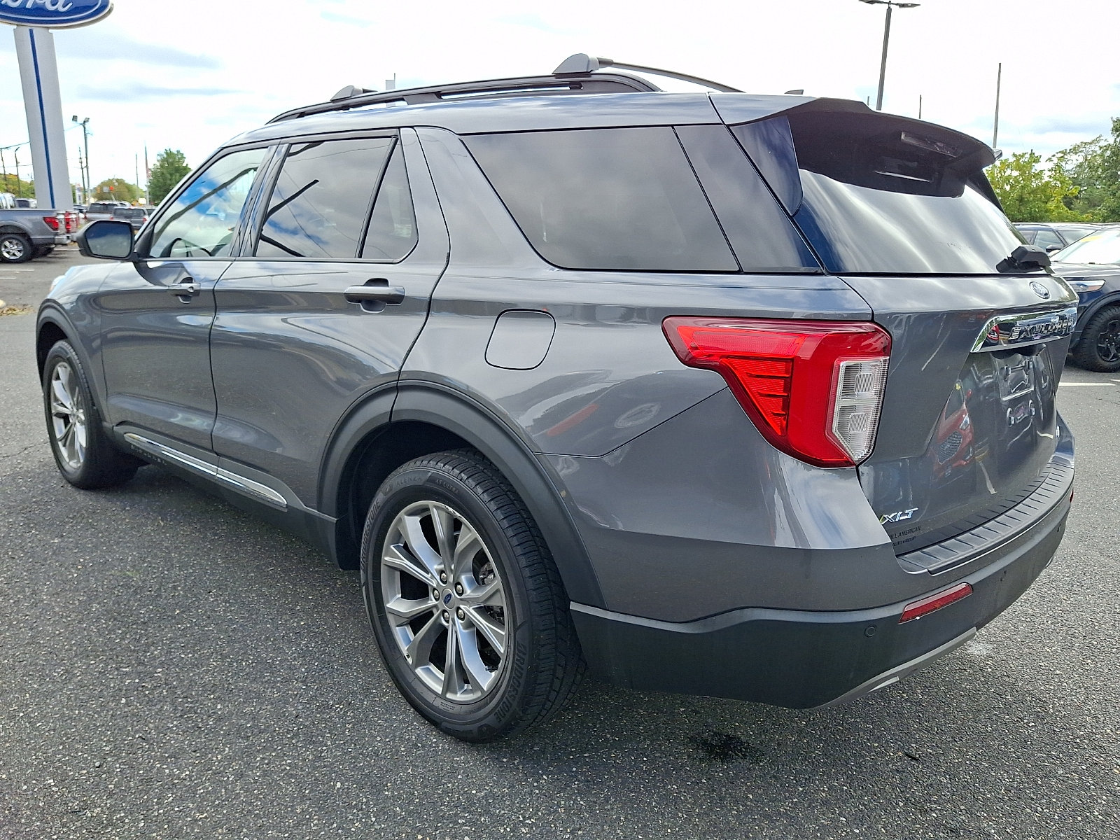 Certified 2022 Ford Explorer XLT w/ Equipment Group 202A AWD/4WD image 7