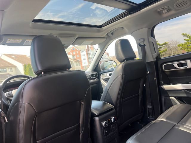 Certified 2022 Ford Explorer XLT w/ Equipment Group 202A AWD/4WD image 27