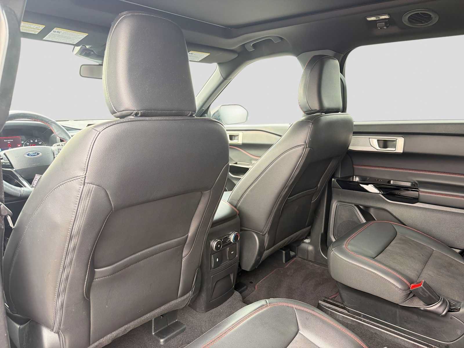 Certified 2024 Ford Explorer ST-Line w/ Class IV Trailer Tow Package AWD/4WD image 17