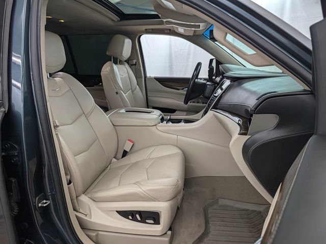 Used 2019 Cadillac Escalade Luxury AWD/4WD image 22