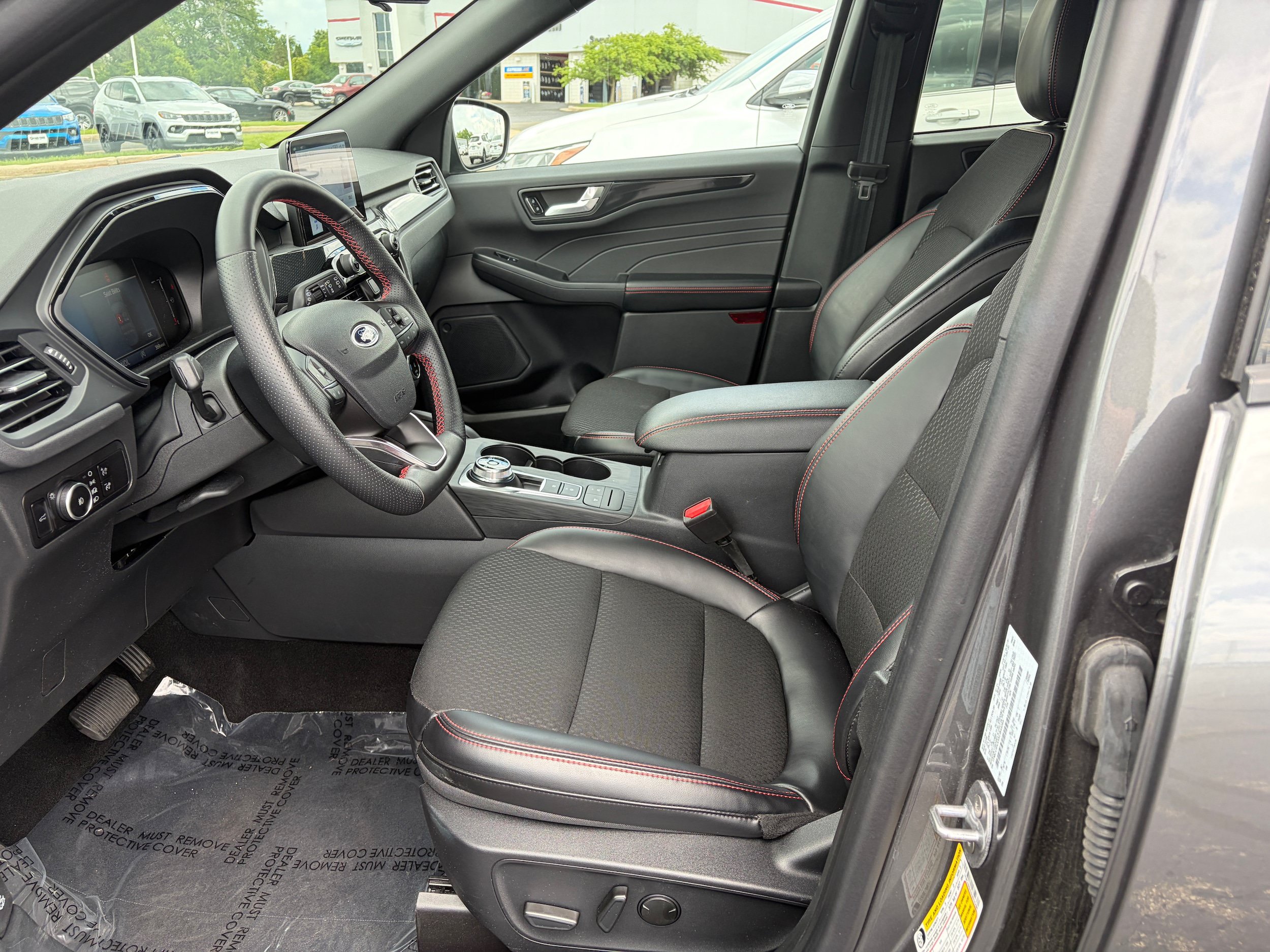Certified 2025 Ford Escape ST-Line Select AWD/4WD image 9