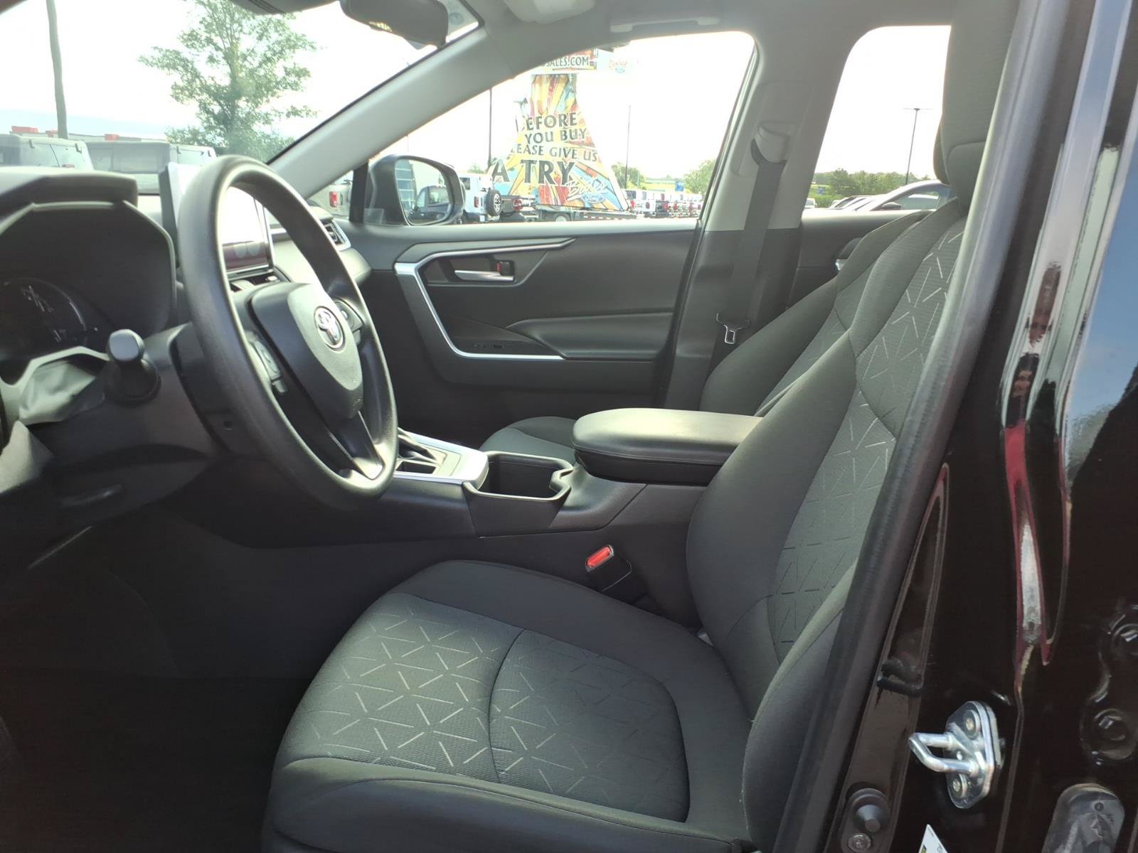Used 2024 Toyota RAV4 XLE AWD/4WD image 10