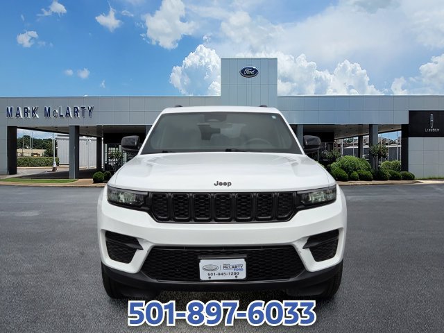 Used 2025 Jeep Grand Cherokee Altitude AWD/4WD image 8