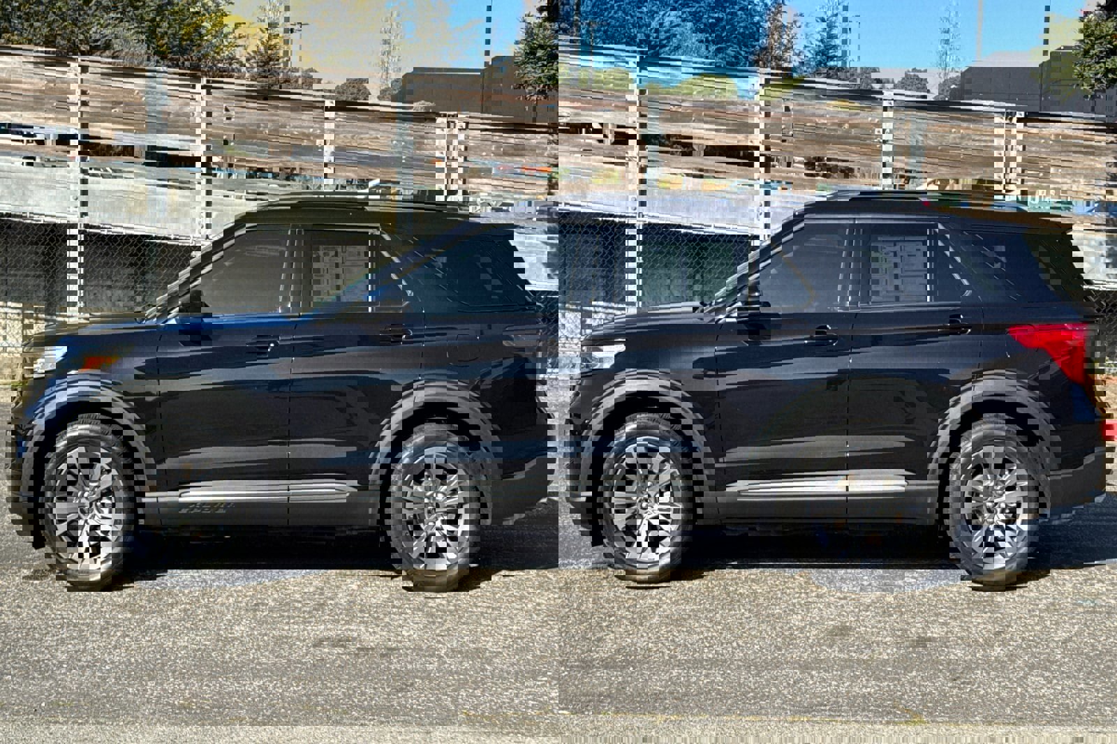 Certified 2022 Ford Explorer XLT w/ Equipment Group 202A image 7