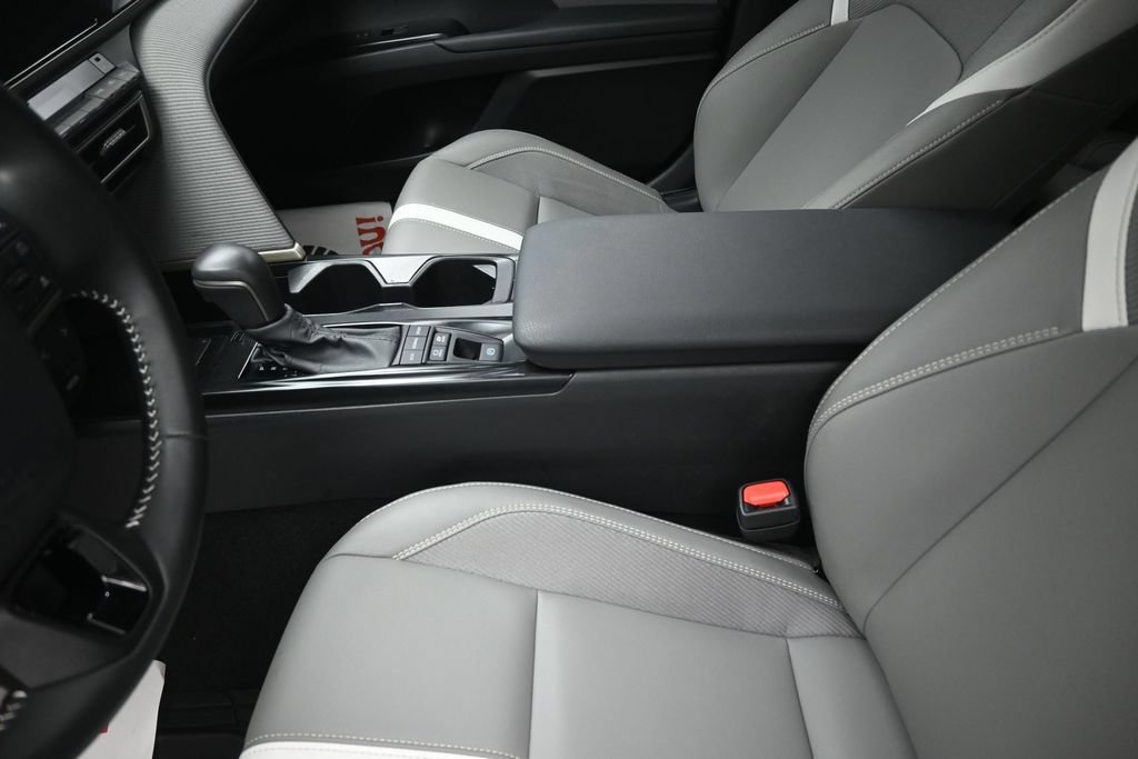 Used 2025 Toyota Camry SE w/ Convenience Package FWD image 21