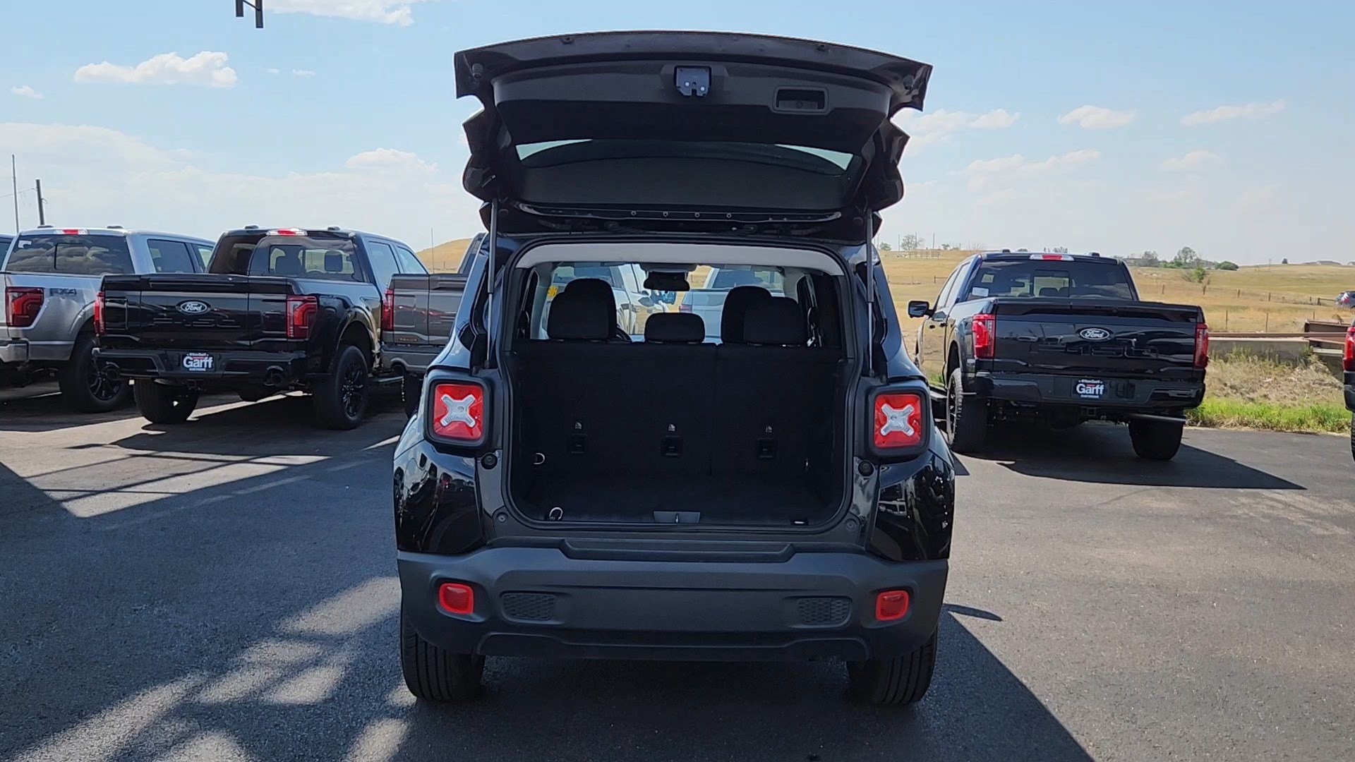 Used 2023 Jeep Renegade Latitude AWD/4WD image 18