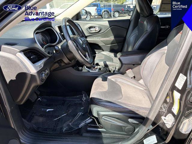 Used 2017 Jeep Cherokee Trailhawk AWD/4WD image 22