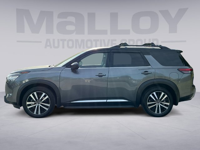 Used 2025 Nissan Pathfinder Platinum w/ Cargo Package AWD/4WD image 2