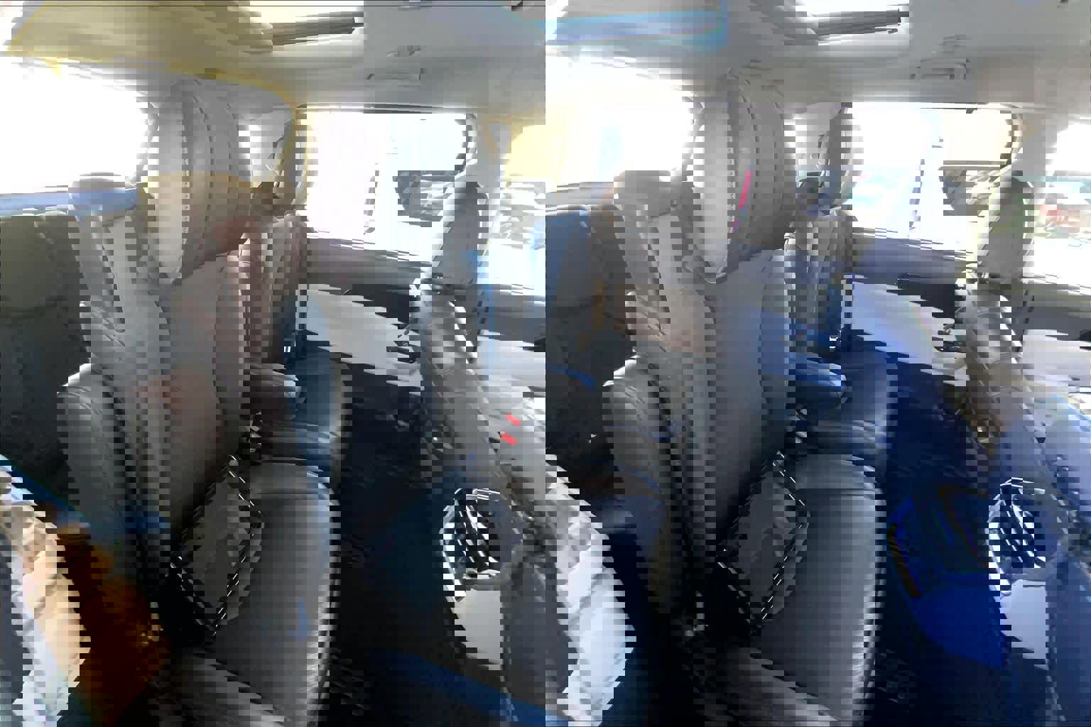 Used 2022 Kia Carnival SX Prestige image 19