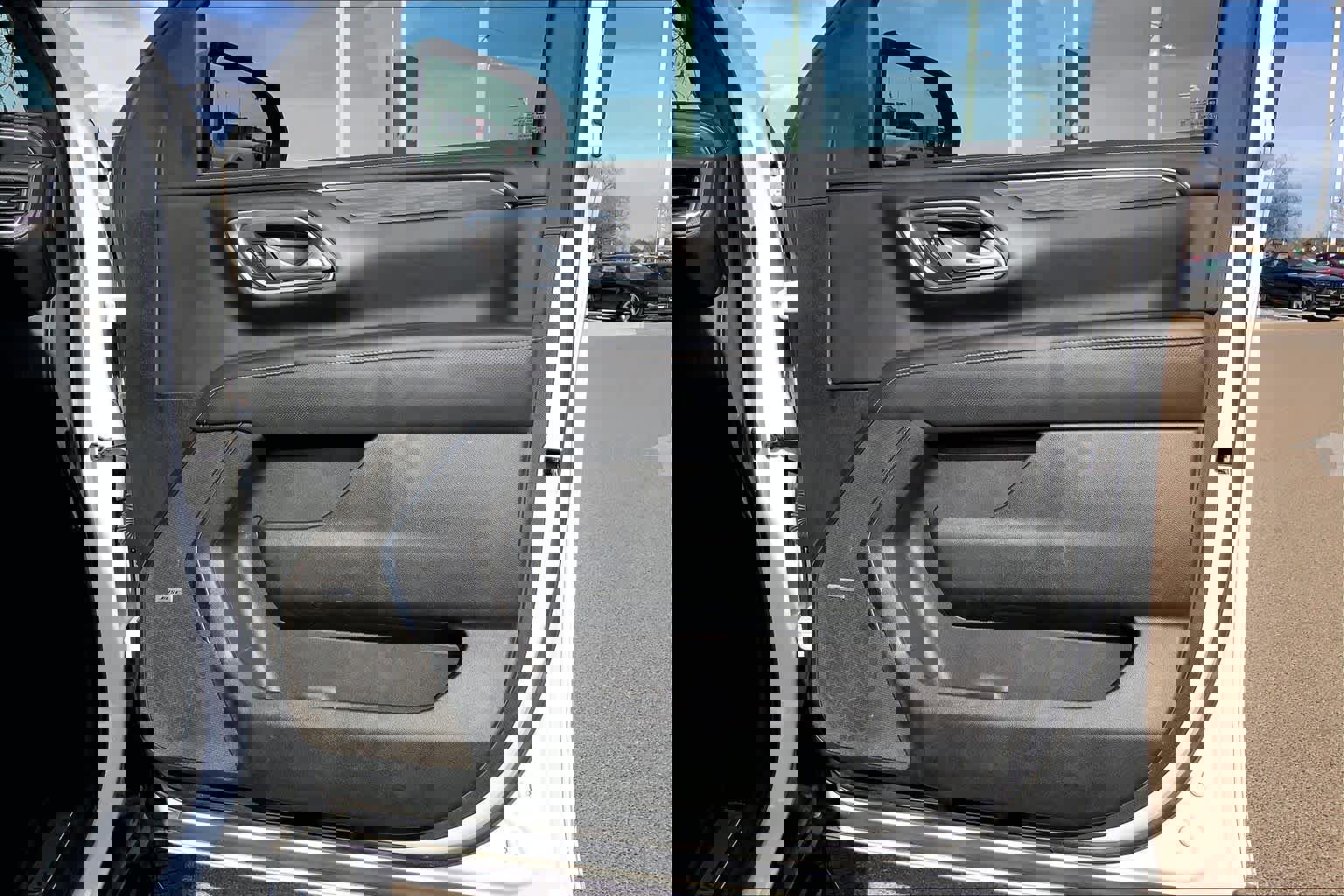 Used 2021 GMC Yukon XL SLT w/ SLT Premium Package image 22