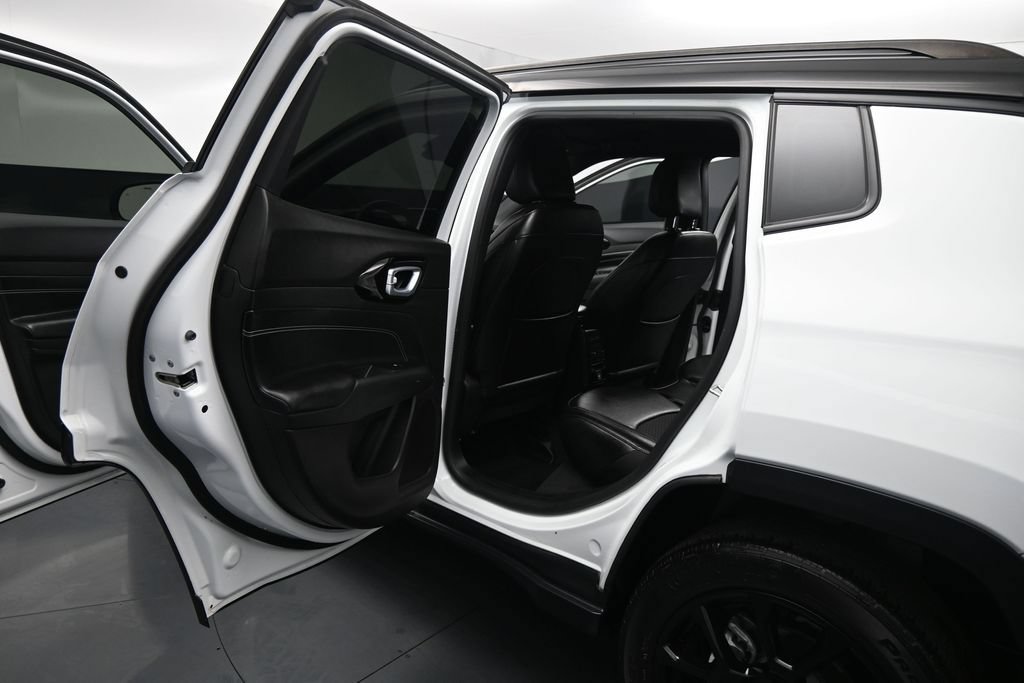 Used 2023 Jeep Compass Latitude AWD/4WD image 15