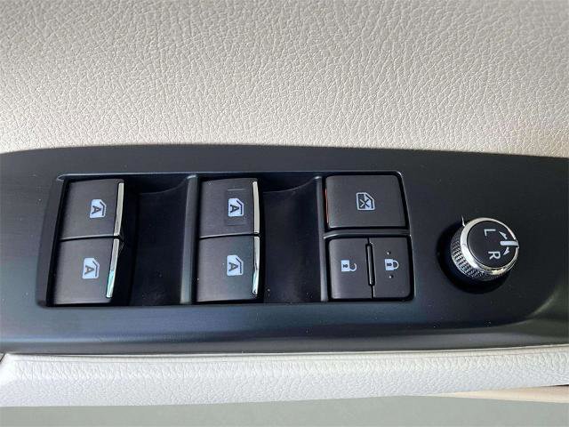 Used 2019 Toyota Camry XLE image 22