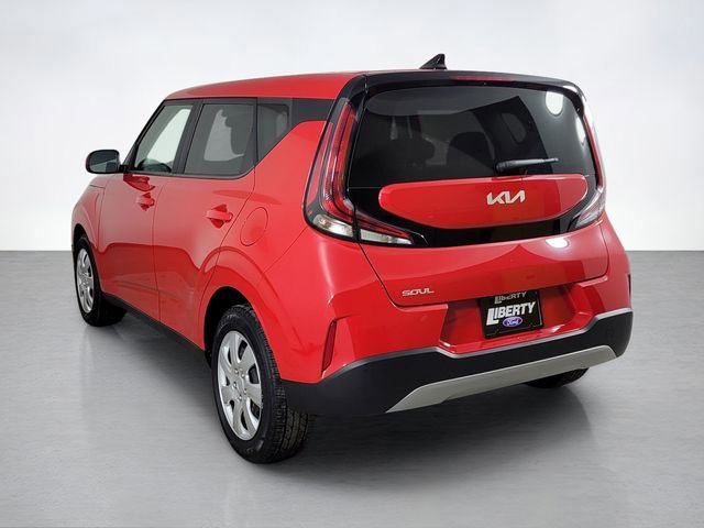Used 2023 Kia Soul LX image 3