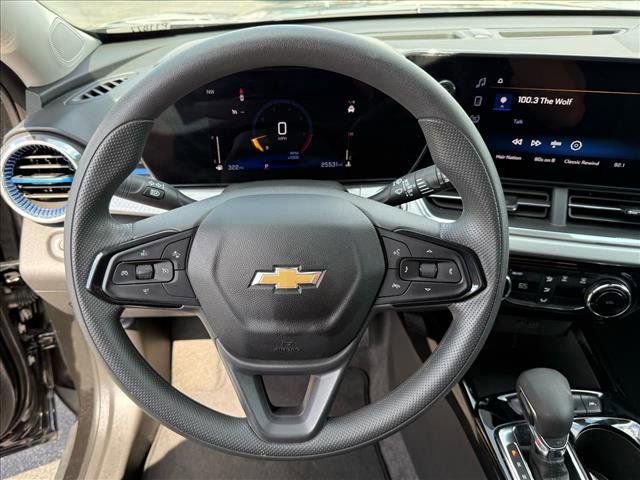 Used 2025 Chevrolet Trax LT image 16