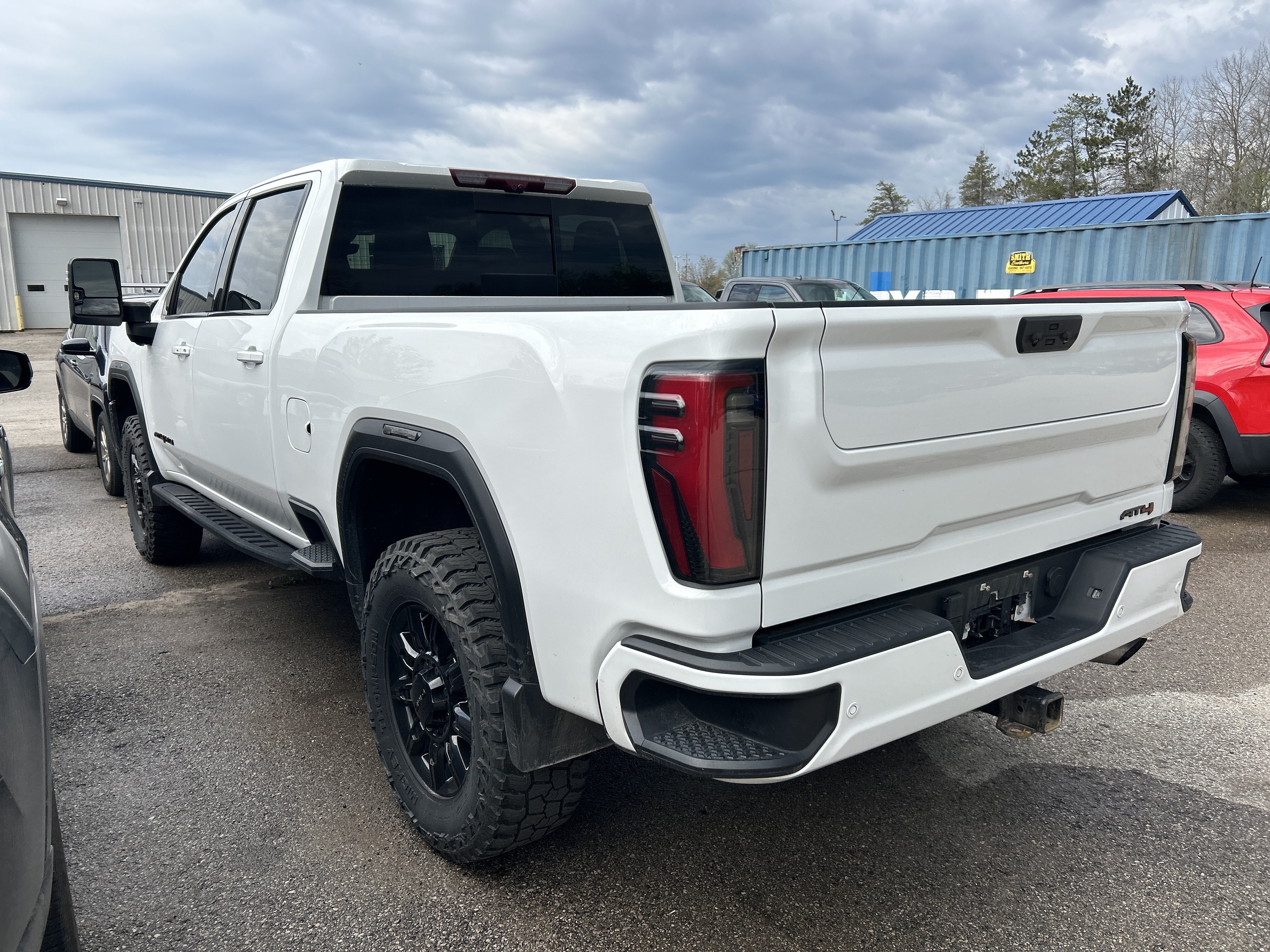 Used 2024 GMC Sierra 2500 AT4 w/ Technology Package AWD/4WD image 5
