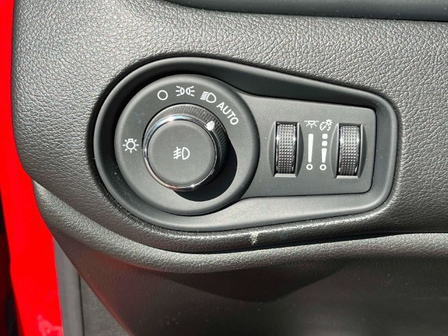 Used 2023 Jeep Renegade Trailhawk w/ Sun/Sound Group AWD/4WD image 30