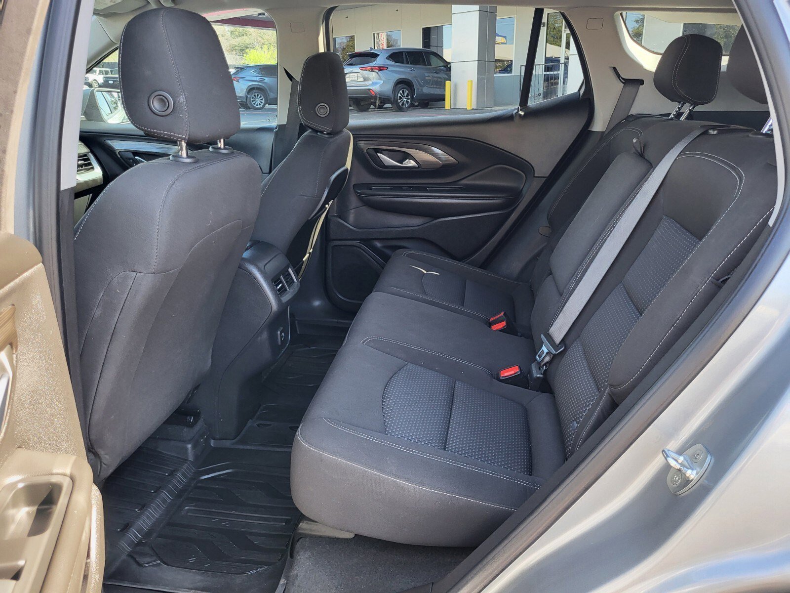 Used 2023 GMC Terrain SLE w/ Driver Convenience Package image 17