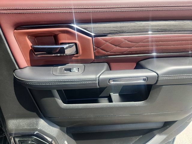 Used 2025 RAM 3500 Limited AWD/4WD image 31