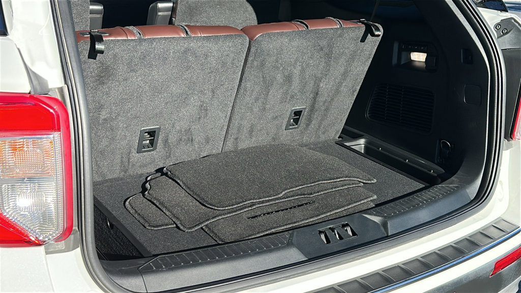 Certified 2023 Ford Explorer Platinum w/ Technology Package image 27