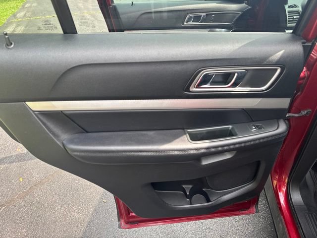 Certified 2017 Ford Explorer XLT FWD image 11
