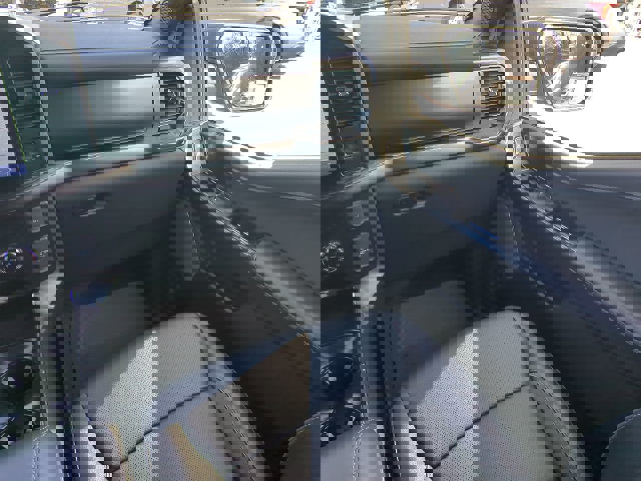 Certified 2023 Ford F150 Lariat w/ Equipment Group 502A High image 15